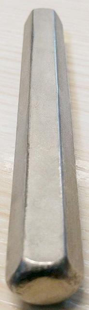 チタン六角棒 長さ約12cm 御守り 文鎮 < インテリア/ライフ  チタン六角棒 長さ約12cm 御守り 文鎮 < インテリア/ライフの