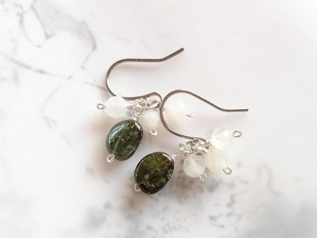 *グリーントルマリンとムーンストーンのピアス*SF 22080 < 女性アクセサリー/時計 *グリーントルマリンとムーンストーンのピアス*SF 22080 < 女性アクセサリー/時計の