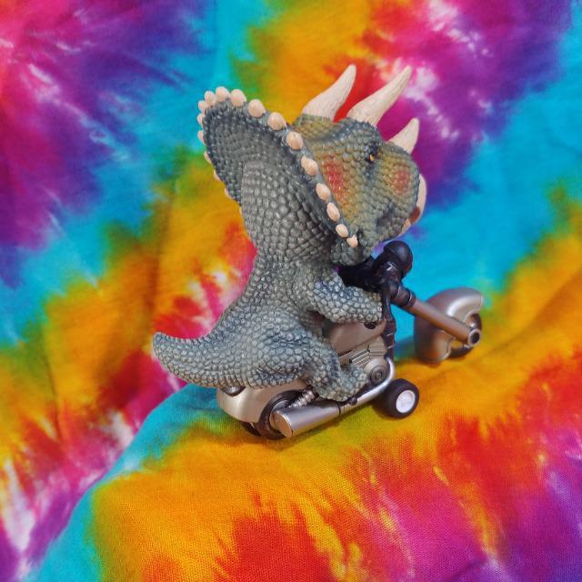 リアルで面白いッ( *´艸)バイクに乗ったトリケラトプス□恐竜ダイナソーライダー < ホビー  リアルで面白いッ( *´艸)バイクに乗ったトリケラトプス□恐竜ダイナソーライダー < ホビーの