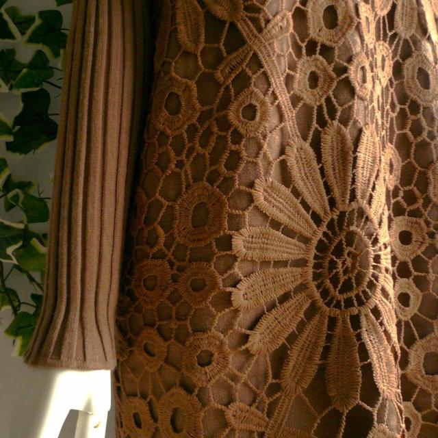 新品 9467 ML 花模様 クロシェ ニット チュニック ワンピース 秋 冬 ブラウン ボトルネック 長袖 リブニット < 女性ファッション 新品 9467 ML 花模様 クロシェ ニット チュニック ワンピース 秋 冬 ブラウン ボトルネック 長袖 リブニット < 女性ファッションの