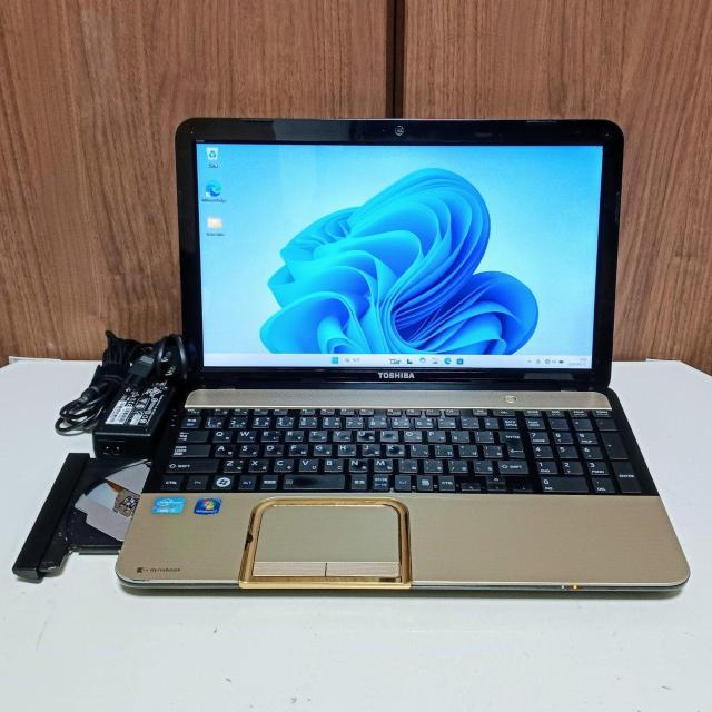 TOSHIBA dynabook Corei7 ������16GB �V�iSSD512GB �u���[���C Web�J���� Windows11 �� PC�{��/���Ӌ@��� 