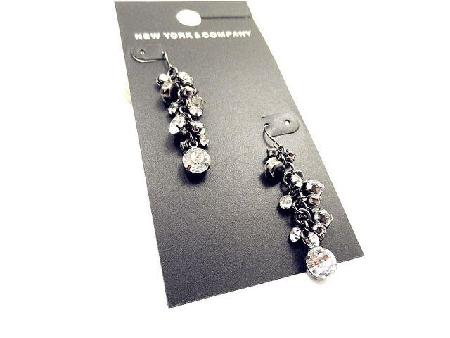 新品NEW YORK & COMPANYアンティーク調ストーン房ピアス < 女性アクセサリー/時計  新品NEW YORK & COMPANYアンティーク調ストーン房ピアス  < 女性アクセサリー/時計の