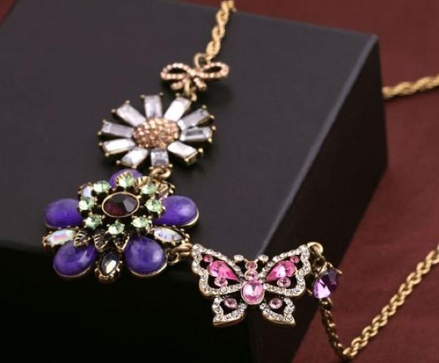 新品ゴスロリ姫系アンティーク調ストーン蝶花ネックレス < 女性アクセサリー/時計  新品ゴスロリ姫系アンティーク調ストーン蝶花ネックレス < 女性アクセサリー/時計の