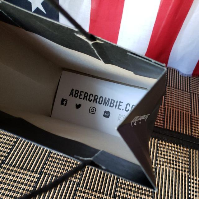 yAoNVbv܁zAbercrombie&Fitch􍂋ubN  uh 