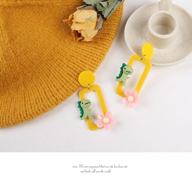 新品 アンティーク調POPで可愛い恐竜ピアス < 女性アクセサリー/時計 新品 アンティーク調POPで可愛い恐竜ピアス < 女性アクセサリー/時計の