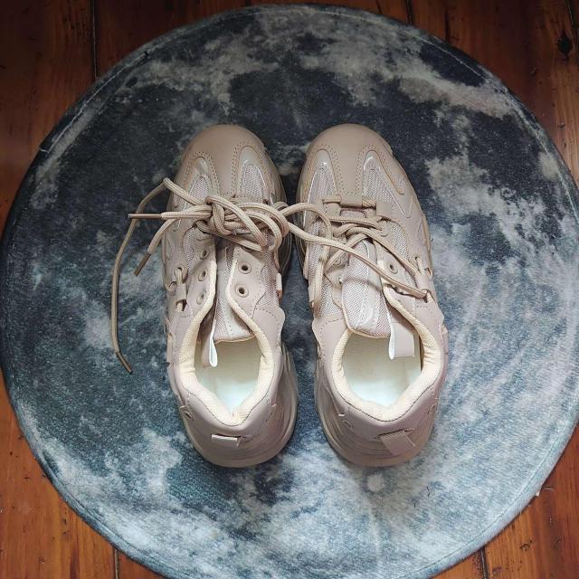 新品 23cm レディース スニーカー ブラウン シューズ 靴 ローカット < 女性ファッション  新品 23cm レディース スニーカー ブラウン シューズ 靴 ローカット < 女性ファッションの