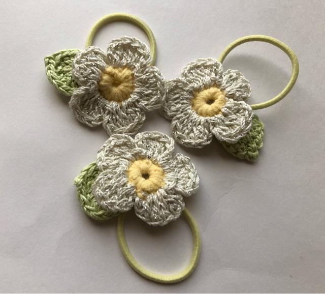 ハンドメイド ヘアゴム レース糸で編んだお花 小さなお子様用 < 女性ファッション  ハンドメイド ヘアゴム レース糸で編んだお花 小さなお子様用  < 女性ファッションの