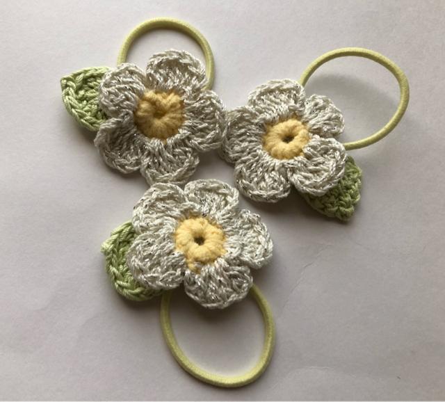 ハンドメイド ヘアゴム レース糸で編んだお花 小さなお子様用 < 女性ファッション  ハンドメイド ヘアゴム レース糸で編んだお花 小さなお子様用 < 女性ファッションの