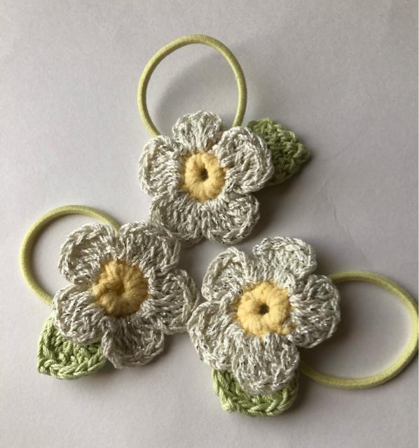 ハンドメイド ヘアゴム レース糸で編んだお花 小さなお子様用 < 女性ファッション  ハンドメイド ヘアゴム レース糸で編んだお花 小さなお子様用 < 女性ファッションの