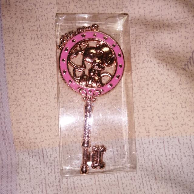 送料無料! スヌーピー 鍵型チャーム(薄ピンク) < アニメ/コミック/キャラクター  送料無料! スヌーピー 鍵型チャーム(薄ピンク)  < アニメ/コミック/キャラクターの