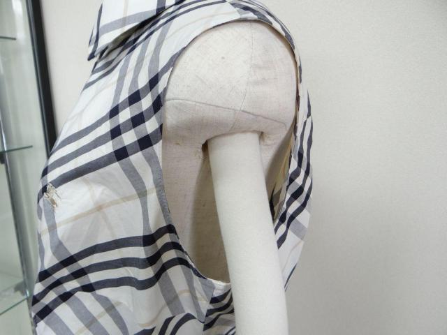 バーバリーロンドン ノースリーブ 襟付き リボン2WAYブラウス アイボリー系 送料無料 < ブランド バーバリーロンドン ノースリーブ 襟付き リボン2WAYブラウス アイボリー系 送料無料 < ブランドの