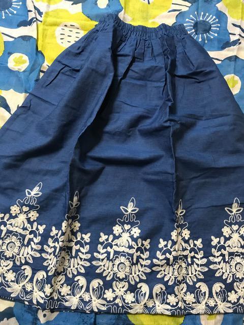 新品薄手デニムすそ獅子入り膝下丈M < 女性ファッション  新品薄手デニムすそ獅子入り膝下丈M < 女性ファッションの