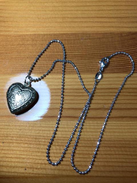 ハート模様入りロケットペンダント ネックレス 首飾り 遺骨 トップ 可愛い ピルケー 安い アクセサリー 小さい ジュエリー < 女性アクセサリー/時計  ハート模様入りロケットペンダント ネックレス 首飾り 遺骨 トップ 可愛い ピルケー 安い アクセサリー 小さい ジュエリー  < 女性アクセサリー/時計の