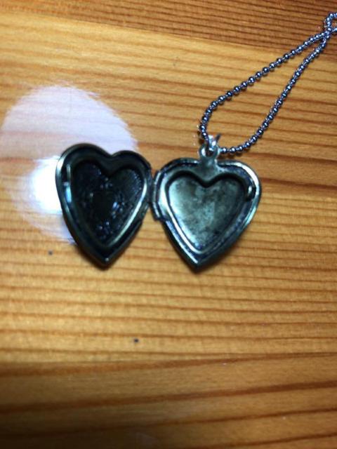 ハート模様入りロケットペンダント ネックレス 首飾り 遺骨 トップ 可愛い ピルケー 安い アクセサリー 小さい ジュエリー < 女性アクセサリー/時計  ハート模様入りロケットペンダント ネックレス 首飾り 遺骨 トップ 可愛い ピルケー 安い アクセサリー 小さい ジュエリー < 女性アクセサリー/時計の