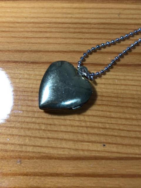 ハート模様入りロケットペンダント ネックレス 首飾り 遺骨 トップ 可愛い ピルケー 安い アクセサリー 小さい ジュエリー < 女性アクセサリー/時計  ハート模様入りロケットペンダント ネックレス 首飾り 遺骨 トップ 可愛い ピルケー 安い アクセサリー 小さい ジュエリー < 女性アクセサリー/時計の