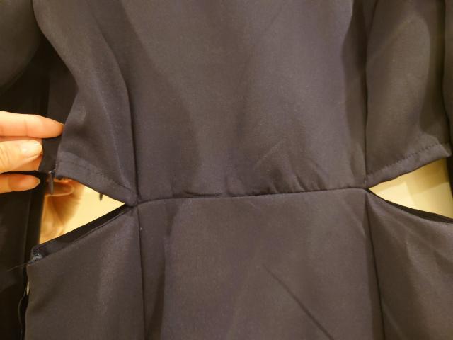 NAANAA 濃紺ミニワンピース 腰空き Mサイズ < 女性ファッション  NAANAA 濃紺ミニワンピース 腰空き Mサイズ < 女性ファッションの