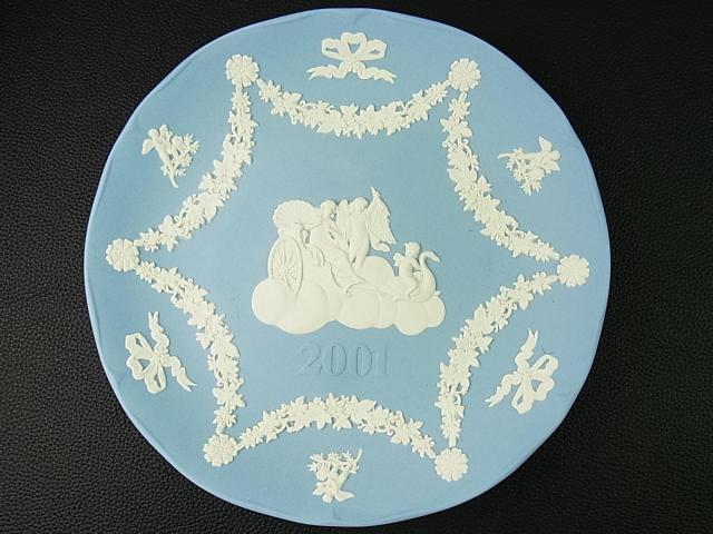 【廃盤品】正規美品WEDGWOOD(ウェッジウッド) ジャスパーウェア イヤープレート 2001年 < インテリア/ライフ 【廃盤品】正規美品WEDGWOOD(ウェッジウッド) ジャスパーウェア イヤープレート 2001年 < インテリア/ライフの