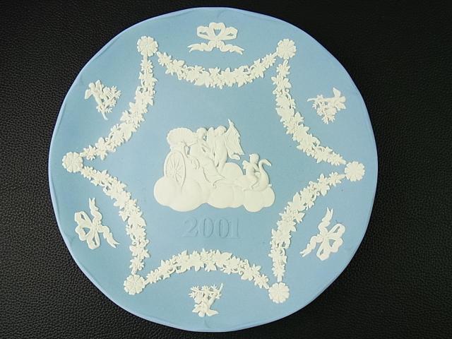 【廃盤品】正規美品WEDGWOOD(ウェッジウッド) ジャスパーウェア イヤープレート 2001年 < インテリア/ライフ 【廃盤品】正規美品WEDGWOOD(ウェッジウッド) ジャスパーウェア イヤープレート 2001年 < インテリア/ライフの