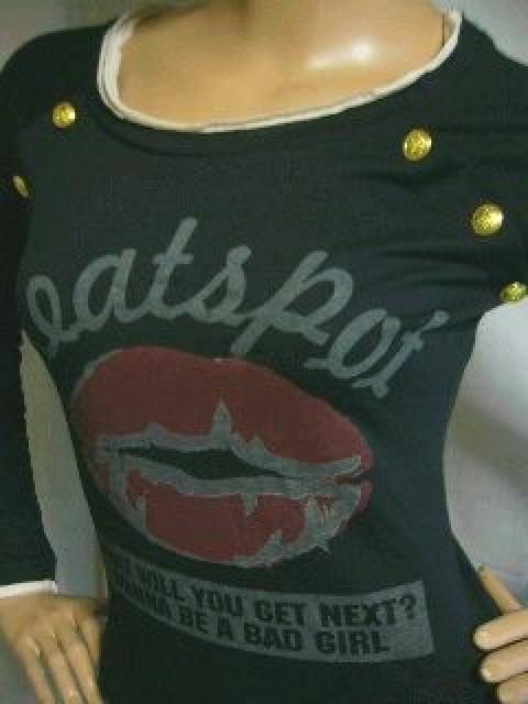 セクシー♪パクプリ袖 ゴールド釦 唇.リップ ロンT < 女性ファッション セクシー♪パクプリ袖 ゴールド釦 唇.リップ ロンT < 女性ファッションの