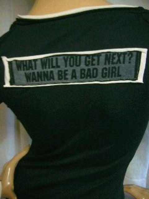 セクシー♪パクプリ袖 ゴールド釦 唇.リップ ロンT < 女性ファッション セクシー♪パクプリ袖 ゴールド釦 唇.リップ ロンT < 女性ファッションの