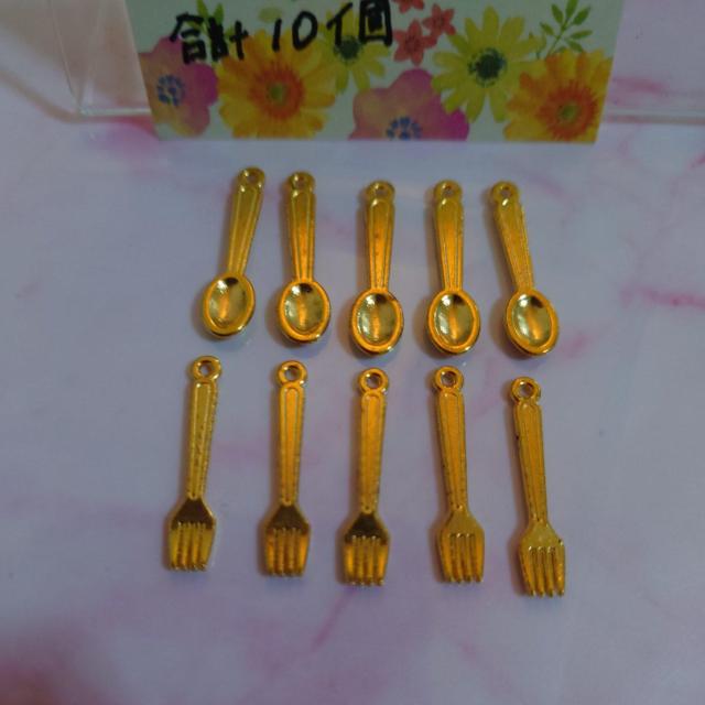 ミニチュアカトラリーセット各5個合計10個スプーン/フォークチャーム < 香水/コスメ/ネイル ミニチュアカトラリーセット各5個合計10個スプーン/フォークチャーム < 香水/コスメ/ネイルの