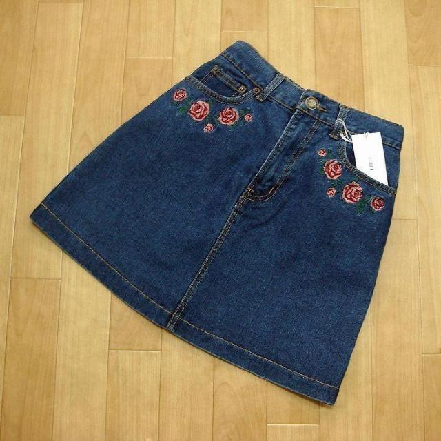 花柄刺繍入り デニムスカート 新品 < 女性ファッション  花柄刺繍入り デニムスカート 新品 < 女性ファッションの