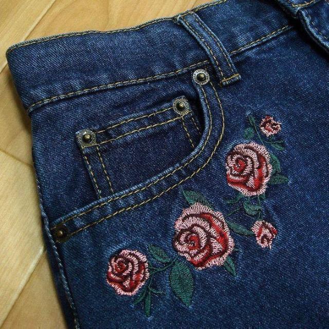 花柄刺繍入り デニムスカート 新品 < 女性ファッション  花柄刺繍入り デニムスカート 新品 < 女性ファッションの