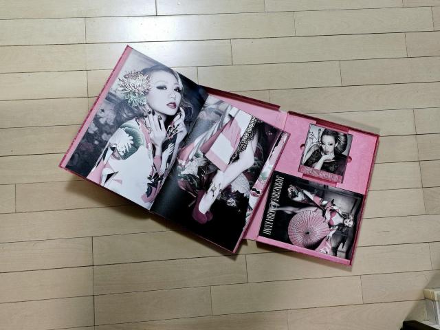 (132) 倖田來未 JAPONESQUE 数量限定生産豪華BOXセット CD 写真集 スケジュール帳 < タレントグッズ  (132) 倖田來未 JAPONESQUE 数量限定生産豪華BOXセット CD 写真集 スケジュール帳 < タレントグッズの