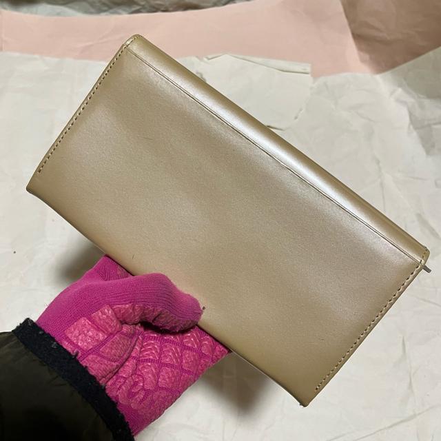 【上品】POLA ポーラ 長財布 ベージュ パテントレザー調 フラップ 金具 < ブランド 【上品】POLA ポーラ 長財布 ベージュ パテントレザー調 フラップ 金具 < ブランドの