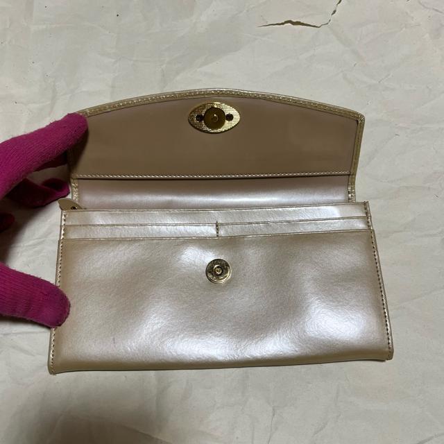 【上品】POLA ポーラ 長財布 ベージュ パテントレザー調 フラップ 金具 < ブランド 【上品】POLA ポーラ 長財布 ベージュ パテントレザー調 フラップ 金具 < ブランドの