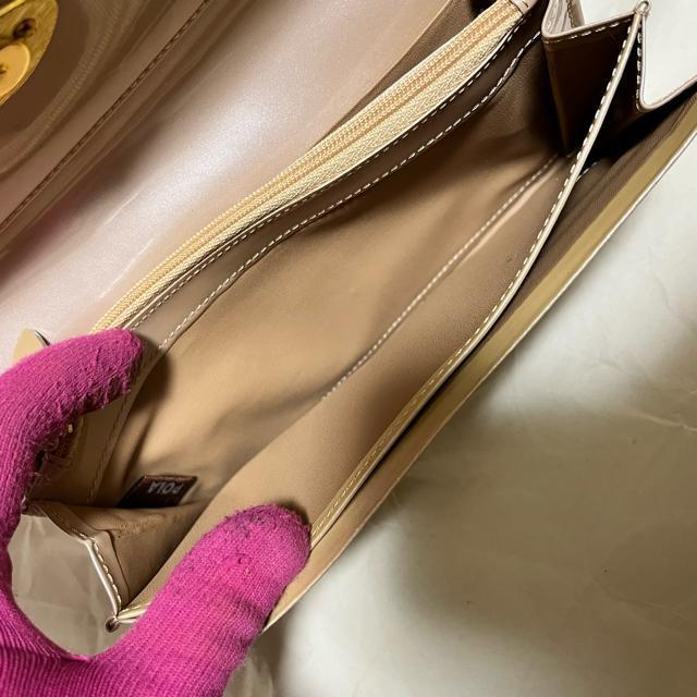 【上品】POLA ポーラ 長財布 ベージュ パテントレザー調 フラップ 金具 < ブランド 【上品】POLA ポーラ 長財布 ベージュ パテントレザー調 フラップ 金具 < ブランドの