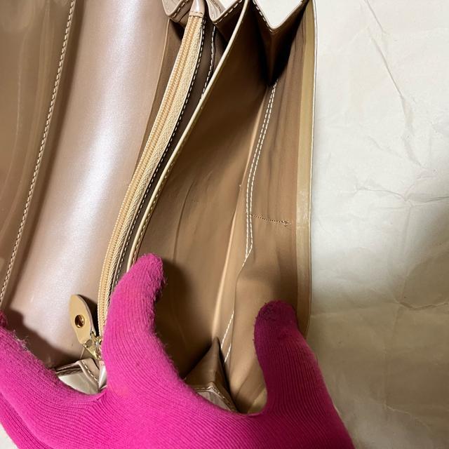 【上品】POLA ポーラ 長財布 ベージュ パテントレザー調 フラップ 金具 < ブランド 【上品】POLA ポーラ 長財布 ベージュ パテントレザー調 フラップ 金具 < ブランドの