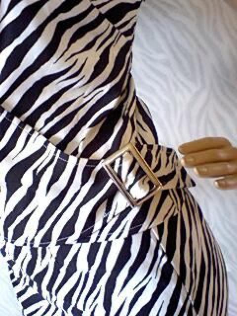 エロ℃-ute(*/∀\*)バックル付ゼブラ柄トップス&ミニスカスーツ < 女性ファッション  エロ℃-ute(*/∀\*)バックル付ゼブラ柄トップス&ミニスカスーツ < 女性ファッションの