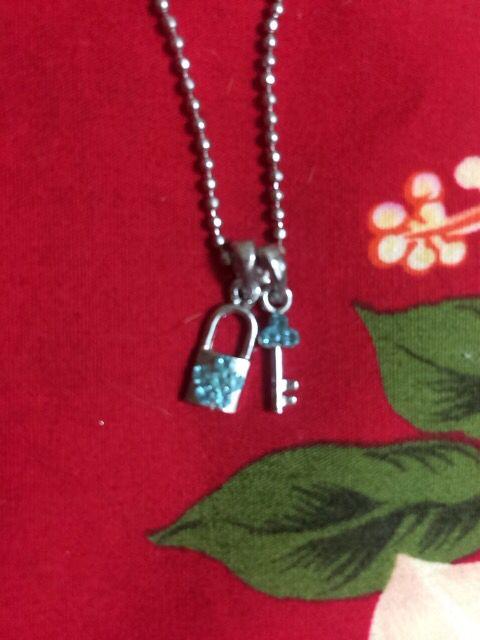新品未使用☆錠と鍵☆水色ストーン☆ネックレス☆ < 女性アクセサリー/時計 新品未使用☆錠と鍵☆水色ストーン☆ネックレス☆ < 女性アクセサリー/時計の
