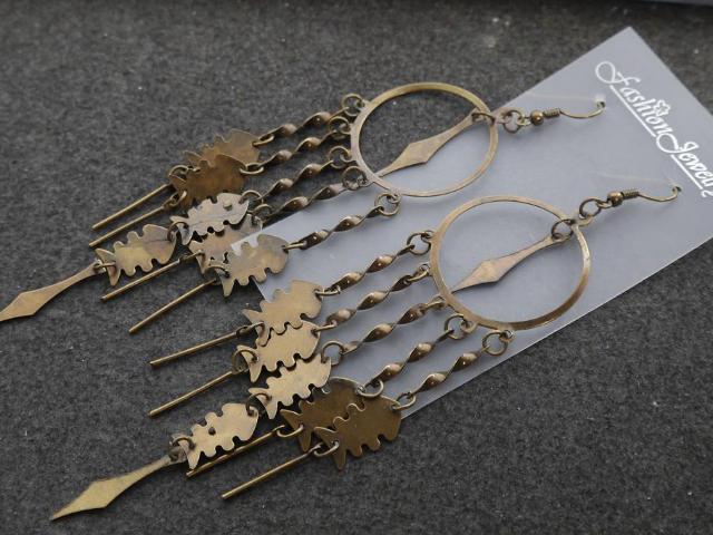 新品アンティーク調 エスニックお魚フリンジピアス < 女性アクセサリー/時計  新品アンティーク調 エスニックお魚フリンジピアス  < 女性アクセサリー/時計の