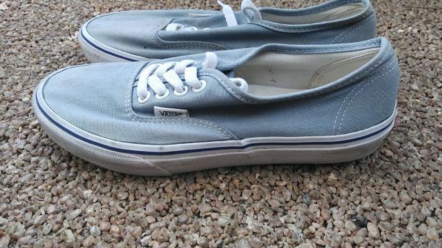 VANS デッキシューズ 24cm かなりの色褪せ 格安にて 靴底減りなし < ブランド VANS デッキシューズ 24cm かなりの色褪せ 格安にて 靴底減りなし < ブランドの