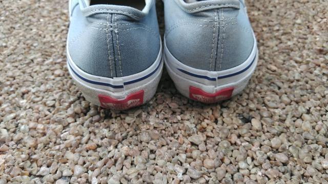 VANS デッキシューズ 24cm かなりの色褪せ 格安にて 靴底減りなし < ブランド VANS デッキシューズ 24cm かなりの色褪せ 格安にて 靴底減りなし < ブランドの