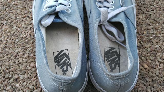 VANS デッキシューズ 24cm かなりの色褪せ 格安にて 靴底減りなし < ブランド VANS デッキシューズ 24cm かなりの色褪せ 格安にて 靴底減りなし < ブランドの