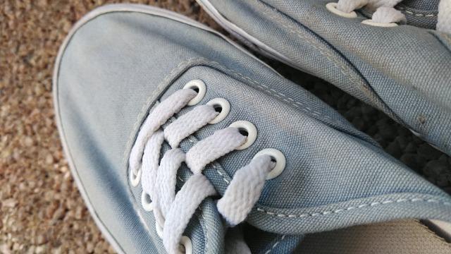 VANS デッキシューズ 24cm かなりの色褪せ 格安にて 靴底減りなし < ブランド VANS デッキシューズ 24cm かなりの色褪せ 格安にて 靴底減りなし < ブランドの