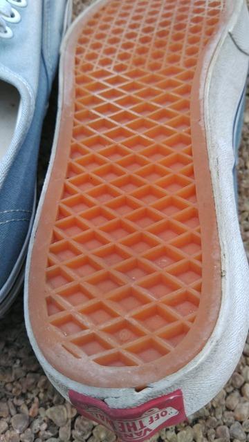 VANS デッキシューズ 24cm かなりの色褪せ 格安にて 靴底減りなし < ブランド VANS デッキシューズ 24cm かなりの色褪せ 格安にて 靴底減りなし < ブランドの