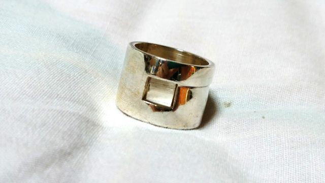 正規 GUCCIグッチ Gロゴ立体ラージリング シルバー925 10号 ワイドバンド オープンエンブレム SV指輪 < ブランド 正規 GUCCIグッチ Gロゴ立体ラージリング シルバー925 10号 ワイドバンド オープンエンブレム SV指輪 < ブランドの