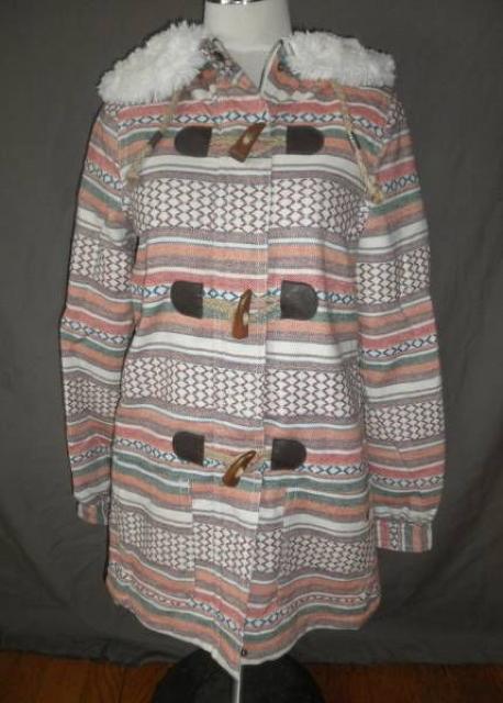 【ROXY】ネイティブアメリカン系柄 ボアフード付 ハーフJKT US S < 女性ファッション  【ROXY】ネイティブアメリカン系柄 ボアフード付 ハーフJKT US S  < 女性ファッションの