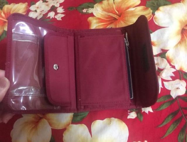 サザビー☆真っ赤なお財布☆定期入れ付き☆美品 < ブランド  サザビー☆真っ赤なお財布☆定期入れ付き☆美品 < ブランドの