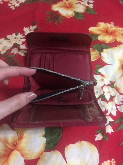 サザビー☆真っ赤なお財布☆定期入れ付き☆美品 < ブランド  サザビー☆真っ赤なお財布☆定期入れ付き☆美品 < ブランドの