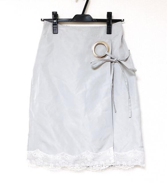 グレーサテンフラワーレース白リボン巻きスカートラップスカート < ブランド グレーサテンフラワーレース白リボン巻きスカートラップスカート < ブランドの