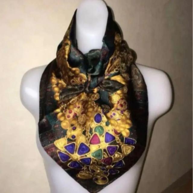 シャネル スカーフ レア ペイズリー柄 正規店にて購入 深緑 宝石柄 CHANEL 大判 スカーフ ストール 大人女子 < ブランド シャネル スカーフ レア ペイズリー柄 正規店にて購入 深緑 宝石柄 CHANEL 大判 スカーフ ストール 大人女子 < ブランドの