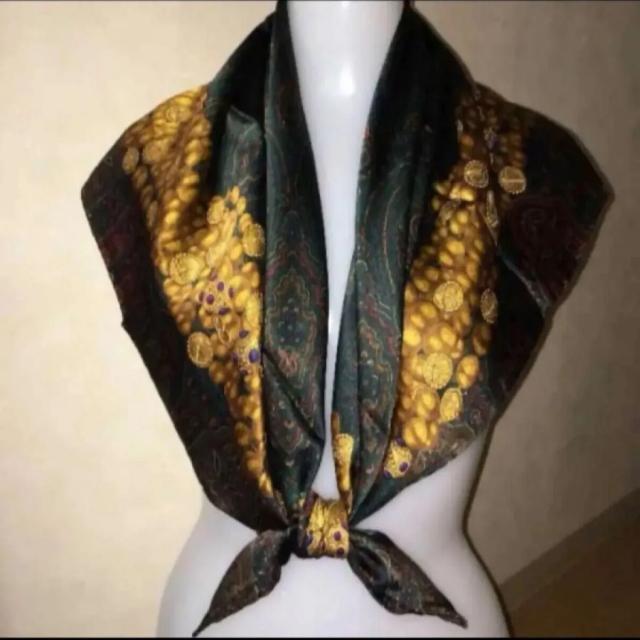 シャネル スカーフ レア ペイズリー柄 正規店にて購入 深緑 宝石柄 CHANEL 大判 スカーフ ストール 大人女子 < ブランド シャネル スカーフ レア ペイズリー柄 正規店にて購入 深緑 宝石柄 CHANEL 大判 スカーフ ストール 大人女子 < ブランドの