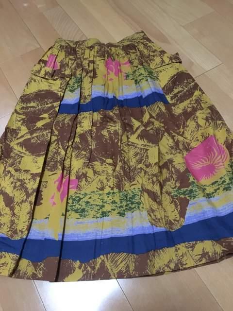 美品、夏物デザイン フレアースカート < 女性ファッション  美品、夏物デザイン フレアースカート  < 女性ファッションの