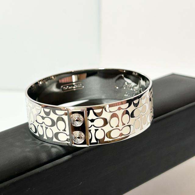 極美品 COACH コーチ ミニシグネチャー バングル ブレスレット < ブランド 極美品 COACH コーチ ミニシグネチャー バングル ブレスレット < ブランドの