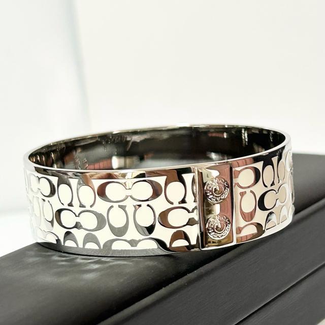 極美品 COACH コーチ ミニシグネチャー バングル ブレスレット < ブランド 極美品 COACH コーチ ミニシグネチャー バングル ブレスレット < ブランドの